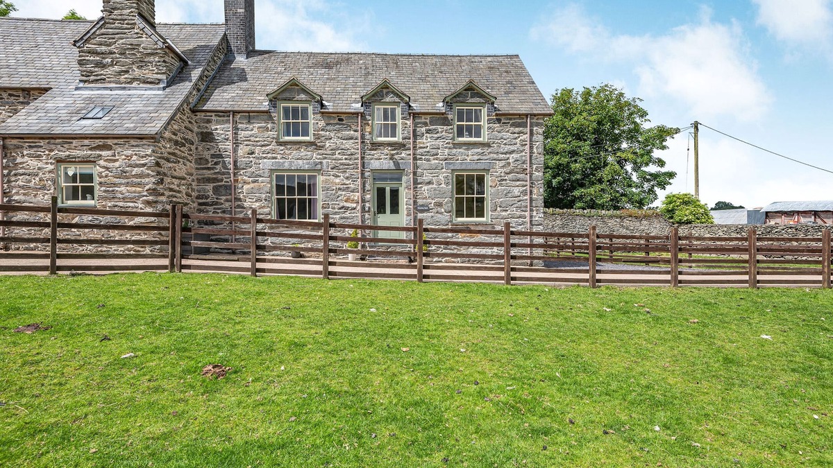 Bala Cottage | WAEDOG BACH, romantic, character holiday cottage in Rhos-Y-Gwaliau