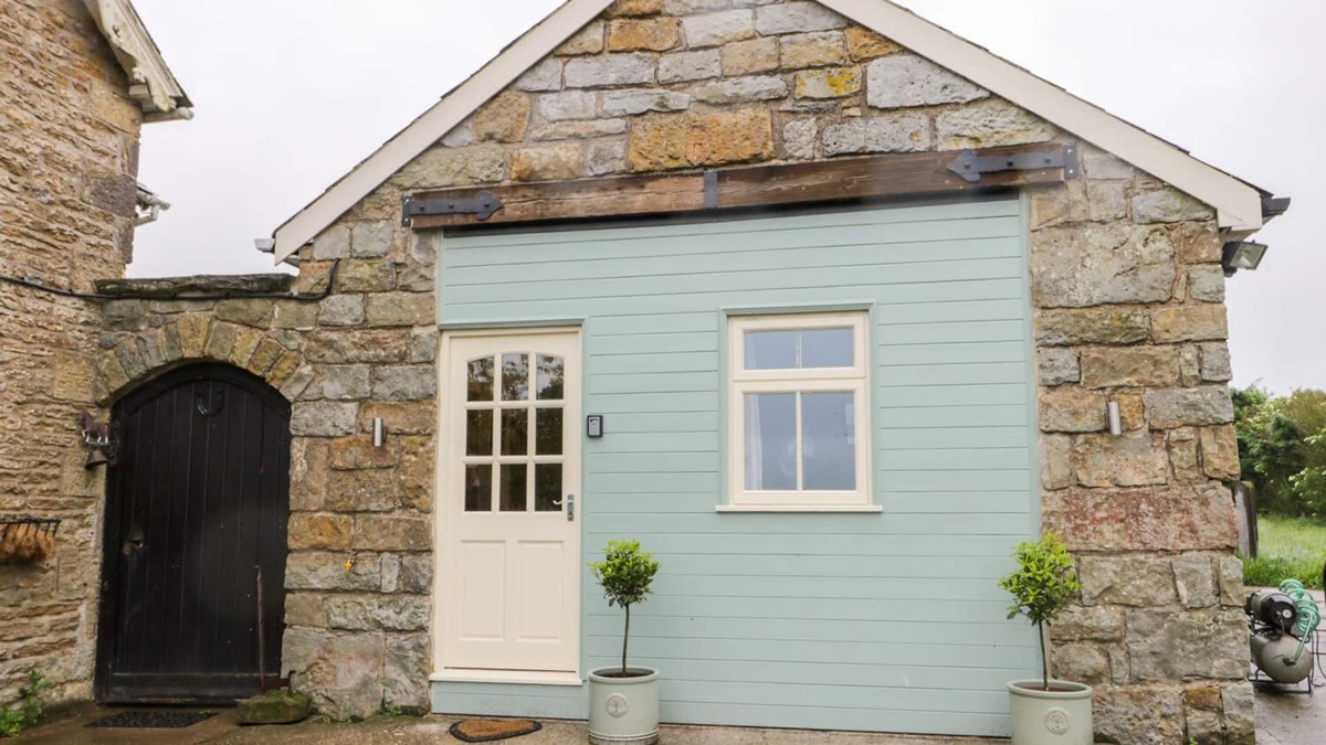 Scarborough Cottage | WAGTAIL NEST, NORTHFIELD COTTAGE, pet friendly in Scalby