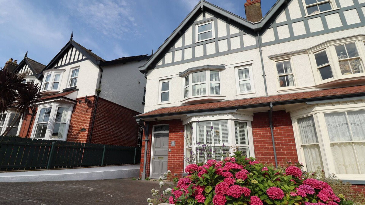 Sandsend Cottage | WAGTAILS, pet friendly, country holiday cottage in Sandsend