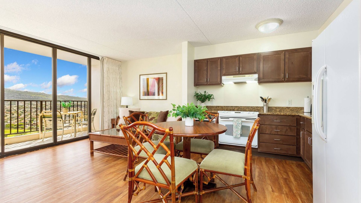 Waikiki Condo | Waikiki Banyan 3409 – Mountain View Condo Rental in the Heart of Waikiki