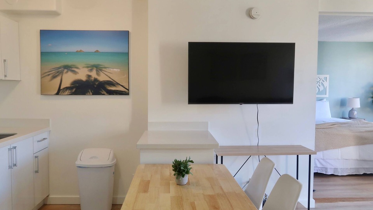 Waikiki Condo | Waikiki Banyan - Free Parking, AC, Wi-Fi, Conveniently Located