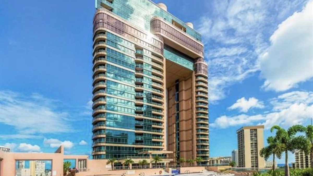 McCully - Moiliili Condo | Waikiki Landmark Resort and Condos - Breathtaking 1 Bed,1Bath, Free Parking