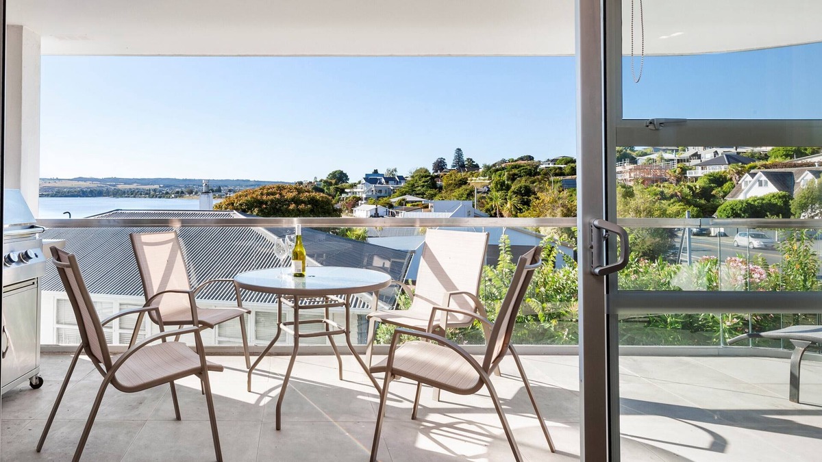 Waipahihi Cottage | Waimahana 11 - Taupo Holiday Apartment