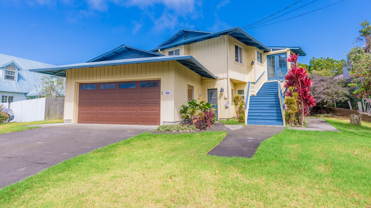 Waimea House | Waimea Estate near Parker Ranch & beach with two decks & home office, WiFi