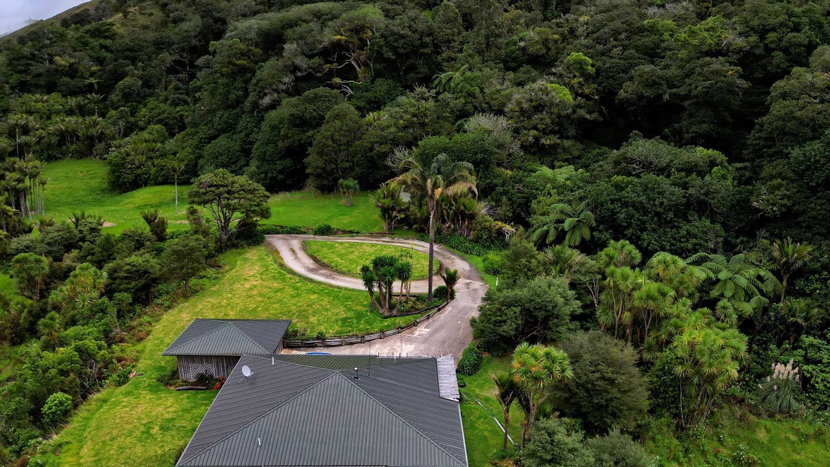 Opononi House | Waiotemarama Falls Lodge - private holiday home