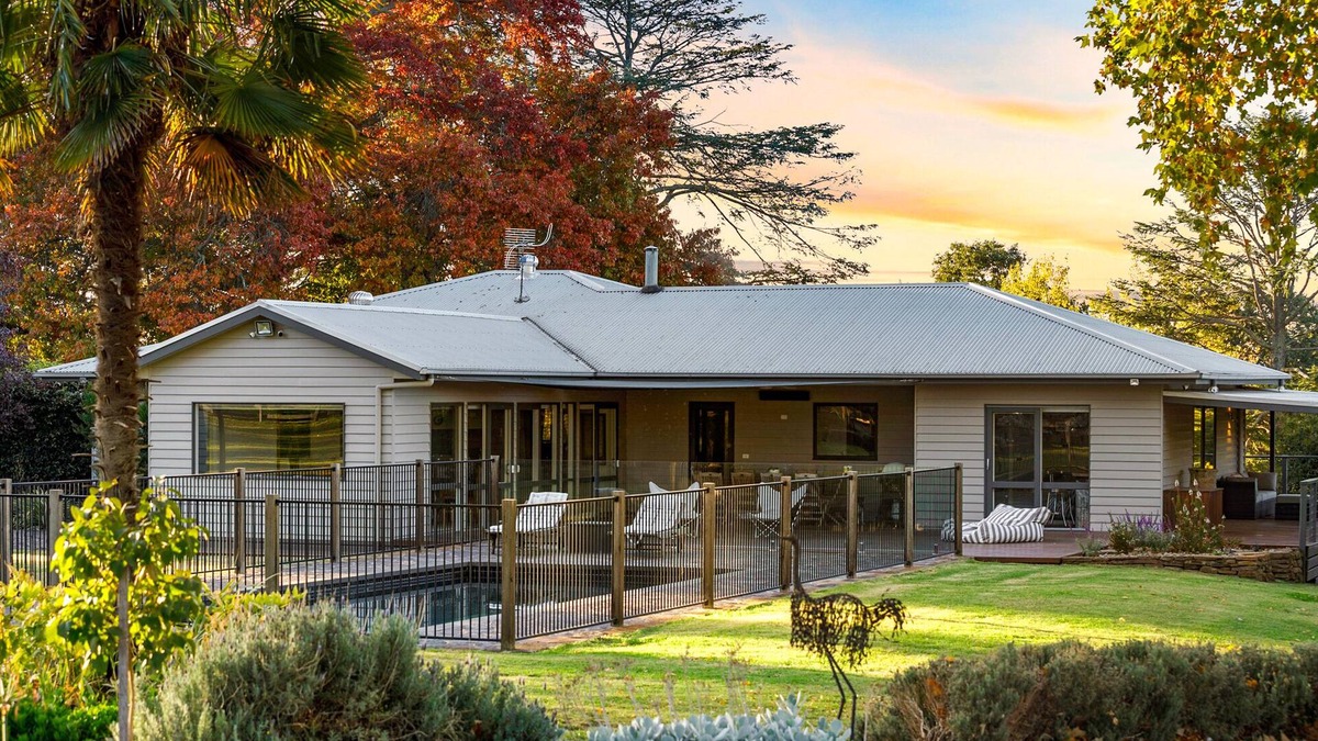 Piries House | WAIRERE Farm | LUXE Family Retreat with Edna Walling Garden | Pool Tennis Ski