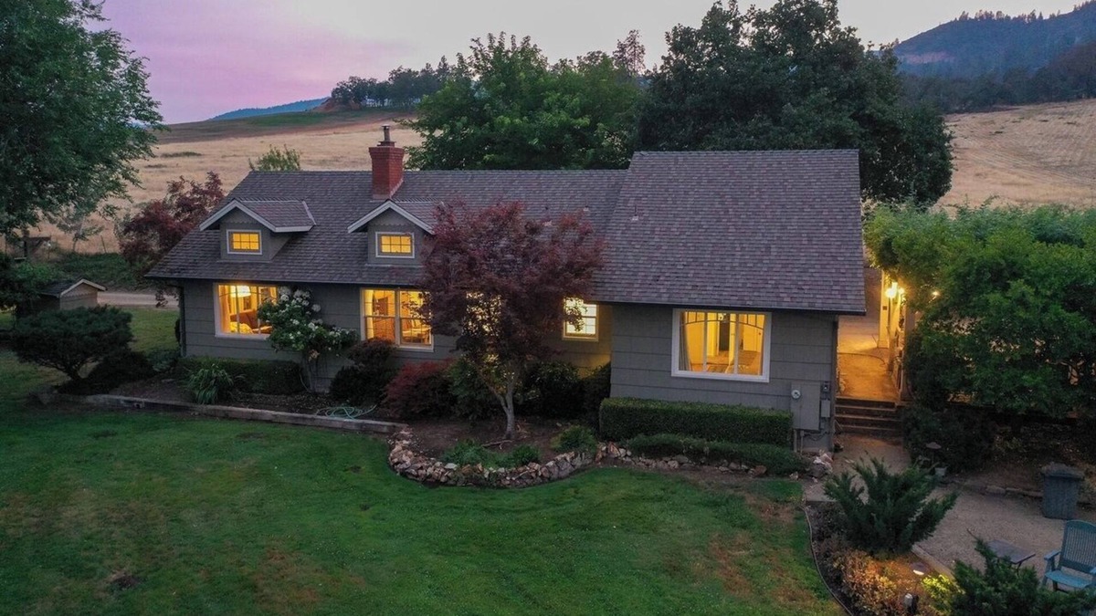 Medford Cottage | Wake to breathtaking sunrises over the rolling hills! Relax by the fire under the stars, & savor sunset dinners beneath fragrant wisteria pergola. Surrounded by wineries and minutes from historic Jacksonville, this retreat blends charm & convenience