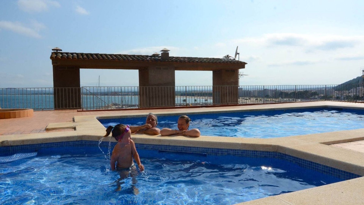 L'Estartit Apartment | Wake to Waves in a Beachside
