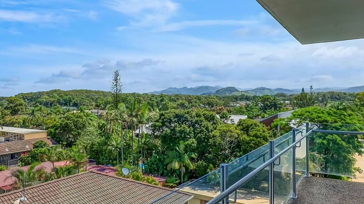 Coffs Harbour Apartment | Wake up each morning to fresh ocean breezes, then take a short walk across the street to Park Beach