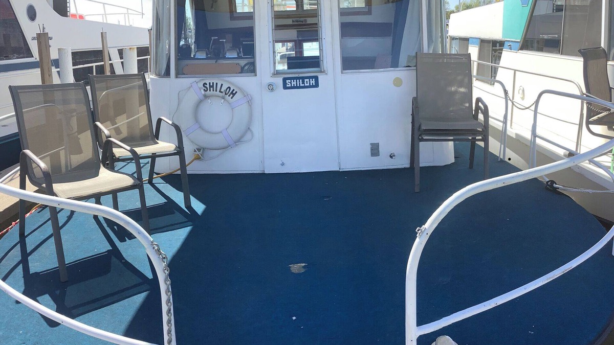 Port Clinton House | Wake up ON the lake aboard Shiloh