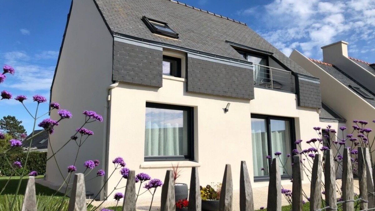 Plouescat House | Wake up sea view, in the heart of Porsguen, 3 bedrooms, fireplace, enclosed garden