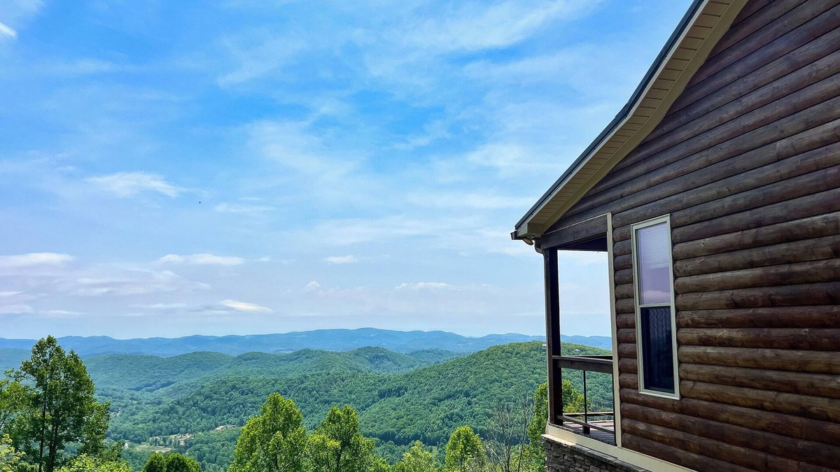 Todd Cabin | Wake Up to Mtn Views, End the Day in the Hot Tub @ Skyview Hideaway