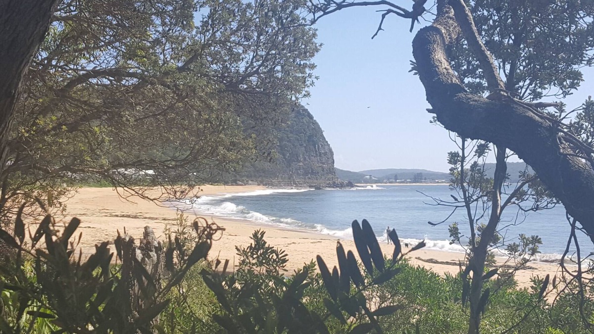 Umina Beach House | Wake up to the birds, fall asleep to the surf at Umina beach Bungalow
