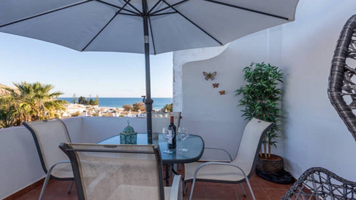 Praia da Luz Apartment | WAKE UP TO THE SOUND OF THE SEA T1 CENTRAL-AIR CONDITIONING (FREE WIFI) 3 MIN BEACH