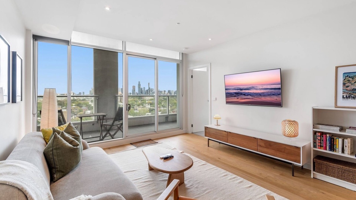 South Yarra Apartment | Wake Up to Views, Pool & the South Yarra Lifestyle