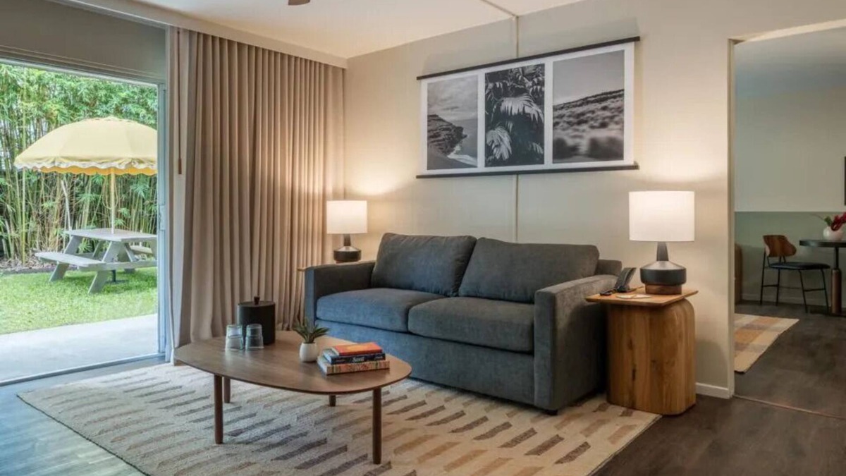 Historic Kailua Village House | Wake Up to Wellness: Garden Yoga, Pool Dips & Bike Rides Included