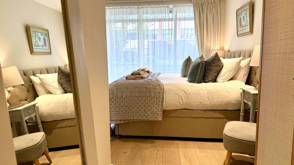 Bath House | Walcot Yard gated mews with parking, Central Bath