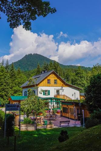 Bad Aussee Bed & Breakfast | Waldruhe - Bett, Frühstück & ein Lächeln