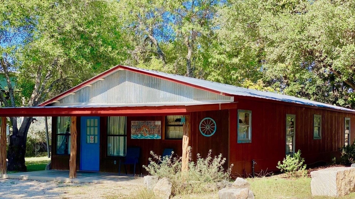 Concan House | Walk 2 Frio River & Entertainment, Cool Cabana, Wifi, Large Kitchen, Concan!
