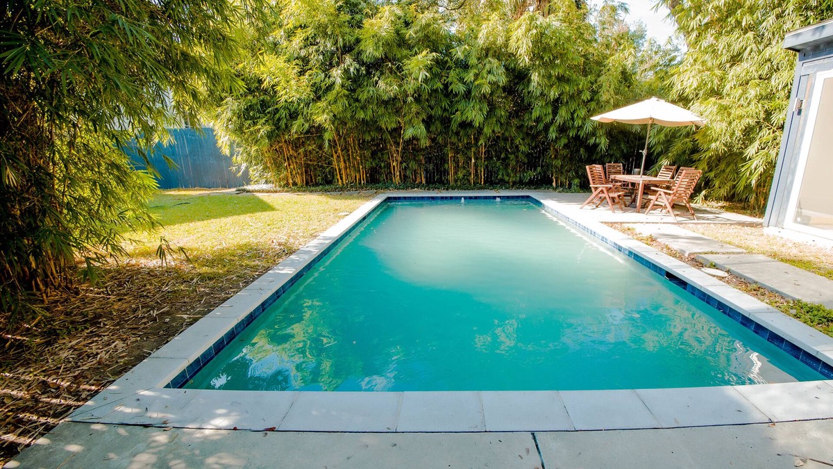 Mid-City House | ✨🔥WALK 2 SREETCAR!❤️| ON SITE POOL + W+D