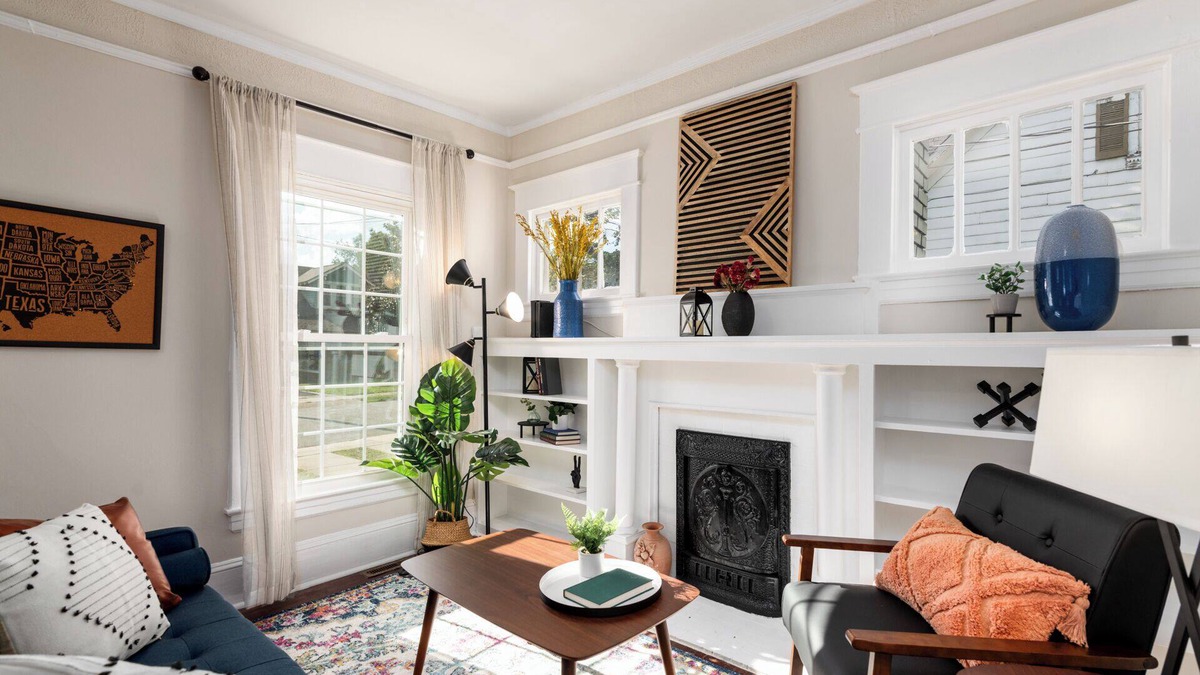 High Point House | 💎 Walk Downtown, 4min HPU, FENCED YARD, SMART TVs 💎