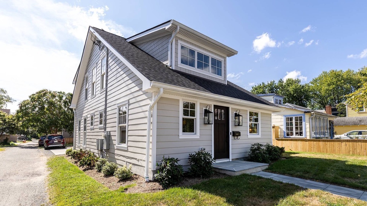 Eastport House | Walk Everywhere From New Eastport Cape Cod with High-End finishes and Gourmet Kitchen