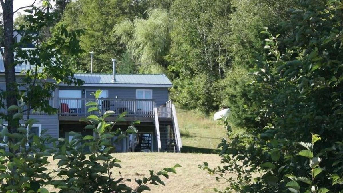 Lake of Bays Ski Chalet | Walk-In lake: Muskoka Cottage for Rent Slps 10 nr Huntsville and Algonquin Park