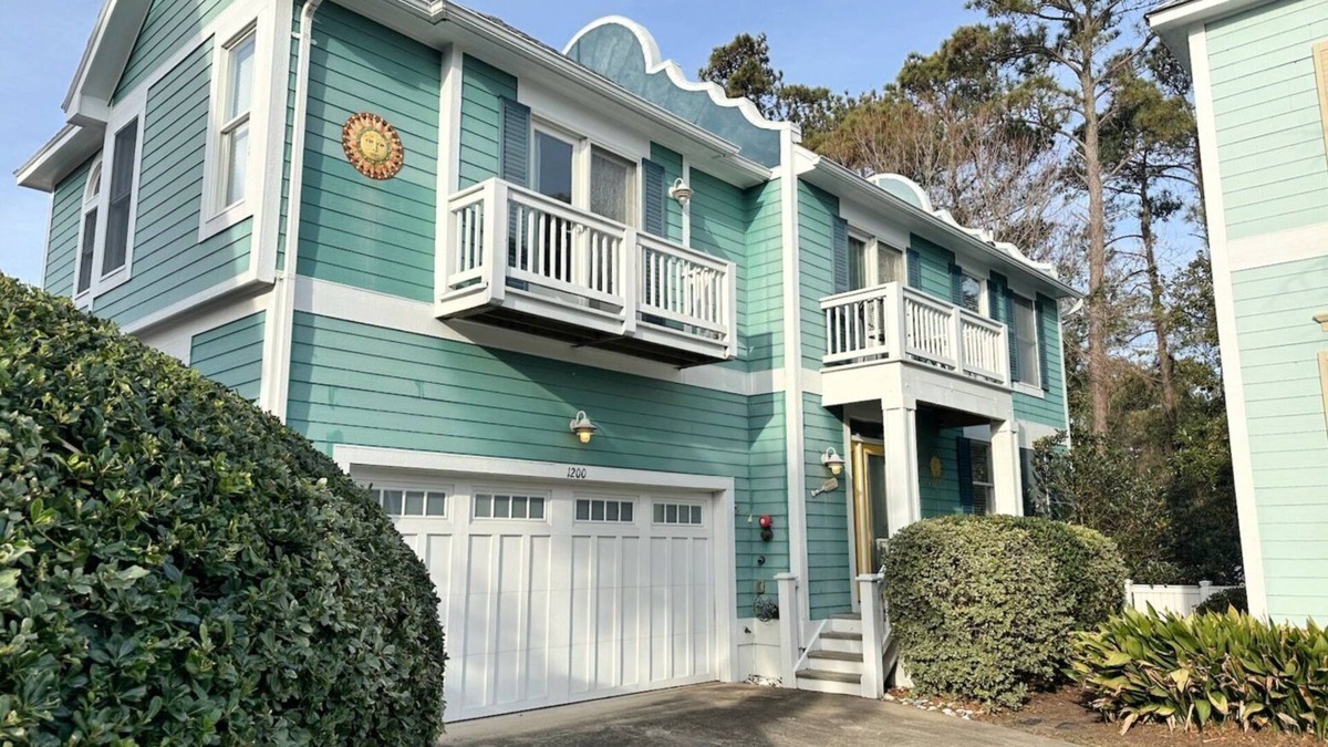 Bermuda Bay Condo | Walk on Water: Soundside, Community Pool and Clubhouse Access