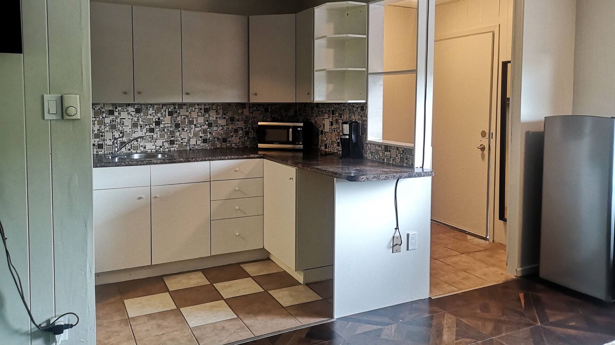 Dorset House | Walk out deck room 2. Minutes From the Lake, Dorset Tower, Bars and Restaurants.