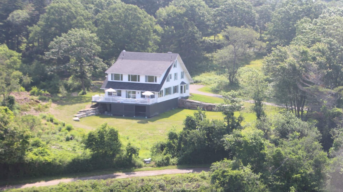 Cape Elizabeth Other | Walk the beach or watch the tides from "Boatyard". 6 bedrooms, AC, waterfront!