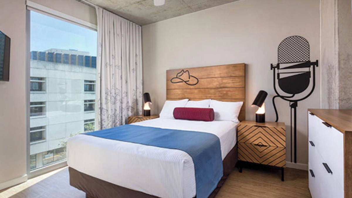 Civic District Resort | Walk to 6th St! Resort ~ w/Rooftop Pool! ~ Sleeps 6 ~ Wyndham Austin!