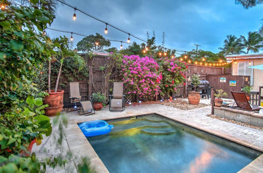 Mango Groves House | Walk to Attractions Tropical Lake Worth Hideaway!