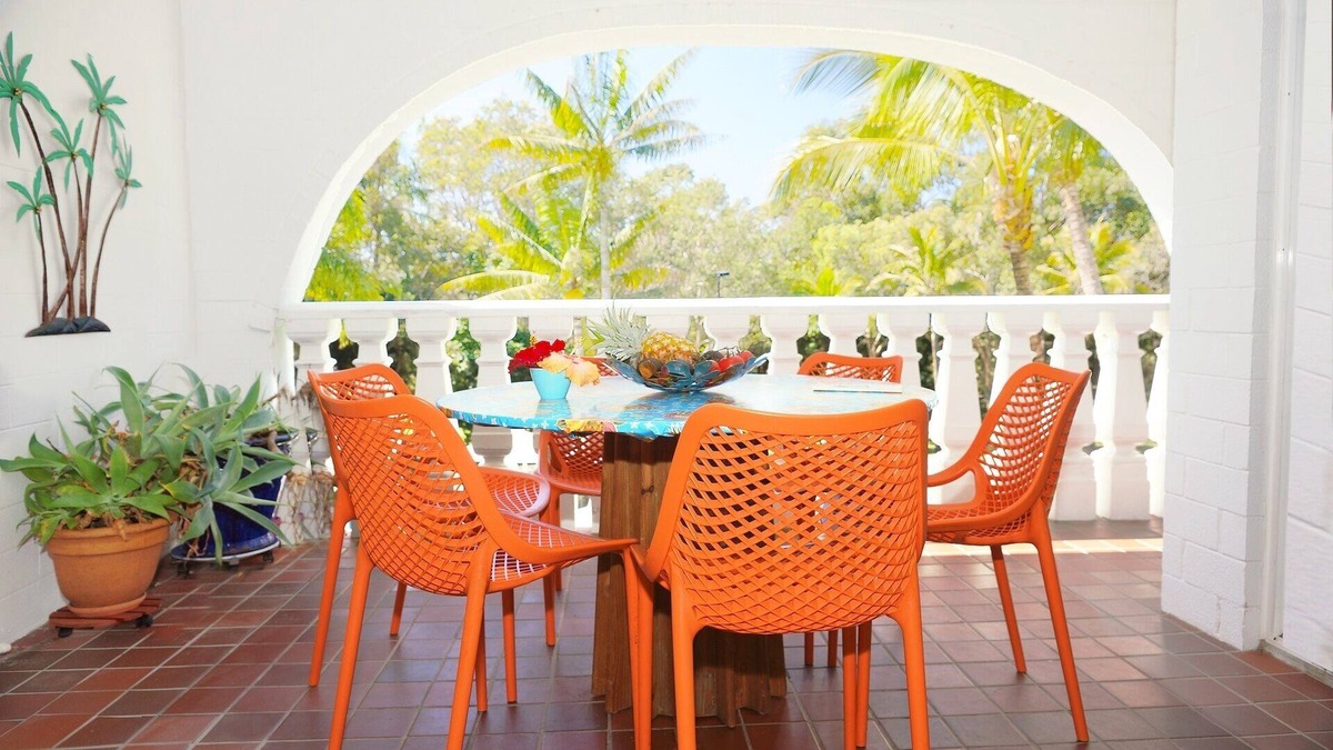 Point Lookout Apartment | Walk to beach, air conditioned and spacious.