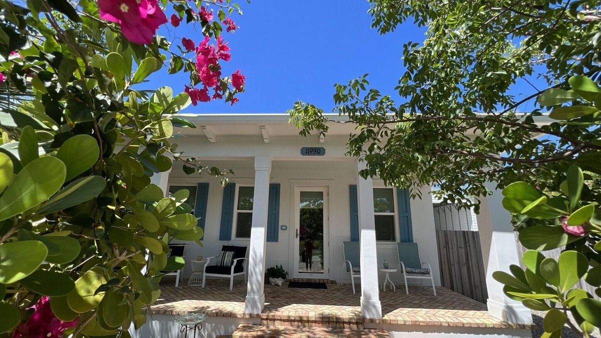 Hobe Sound House | Walk to beach and restaurants!