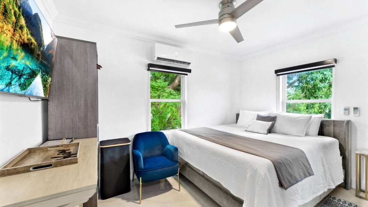 Tavernier Apartment | Walk to Beach + Dining, King Bed