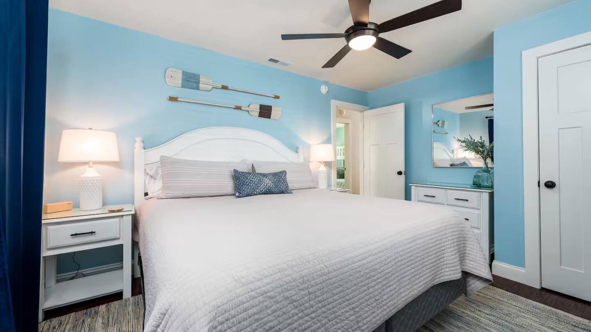Nags Head Cottage | Walk to beach - Fire pit - Near dining & shopping