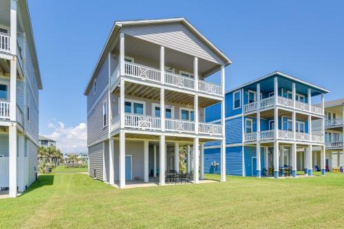 Galveston House | Walk to Beach Galveston Home with Resort Perks!
