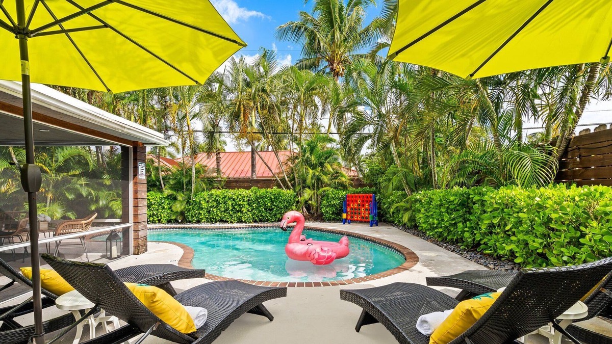 Bel Air House | Walk to Beach | Heated Pool | Golf Cart | Sleeps 10 | Accessible