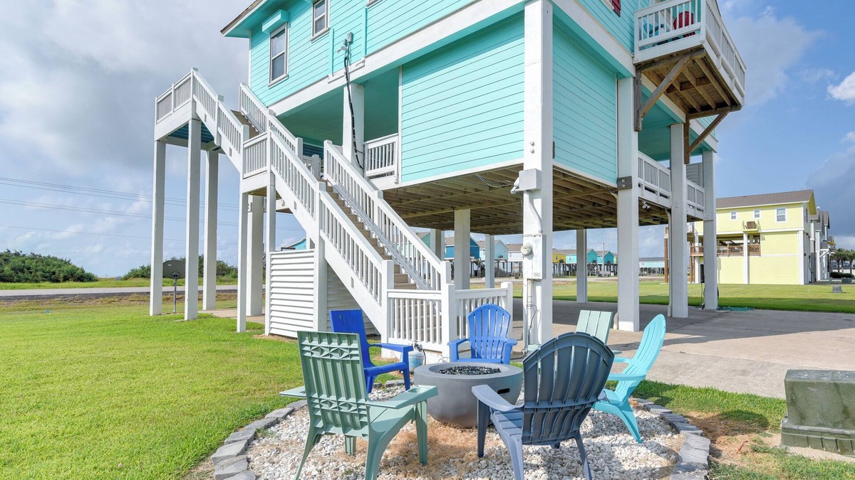 Port Bolivar House | Walk to Beach: Home w/Hot Tub & Deck in Gilchrist