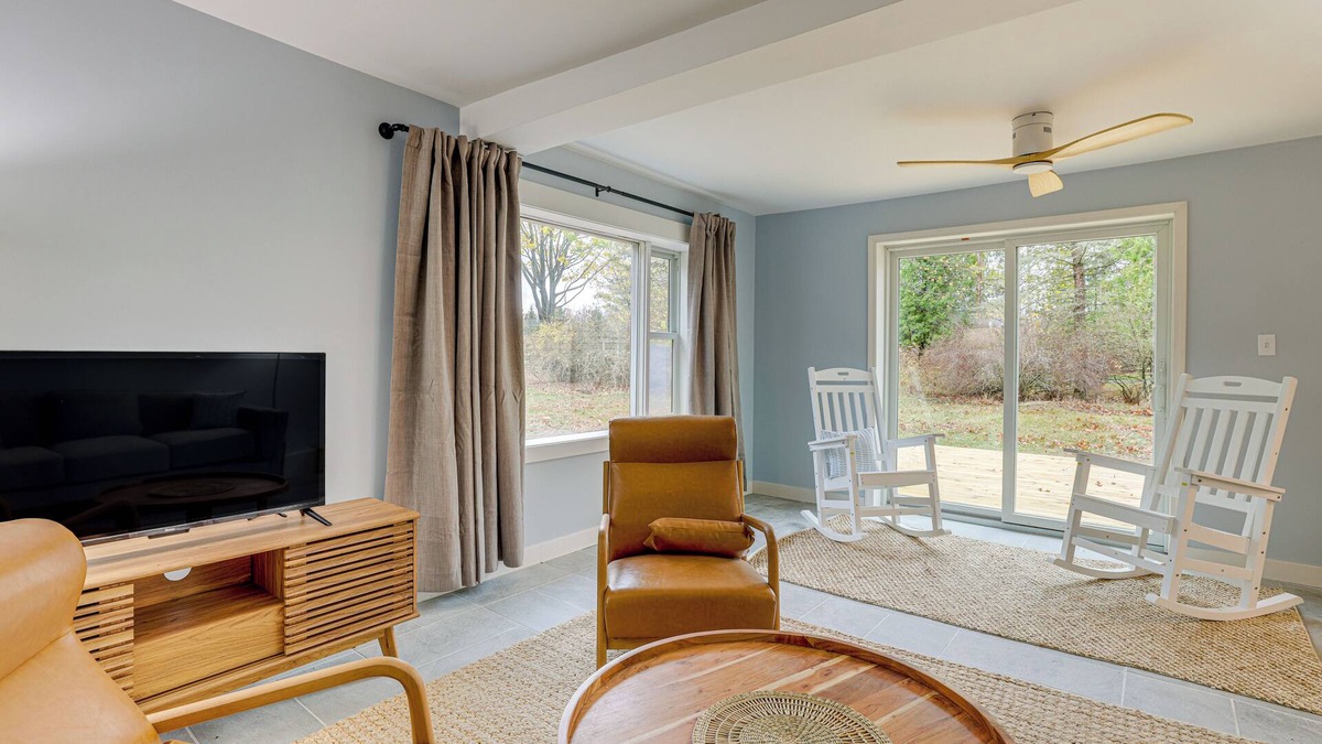 Manistee House | Walk to Beach & Lake Michigan: Manistee Bliss!