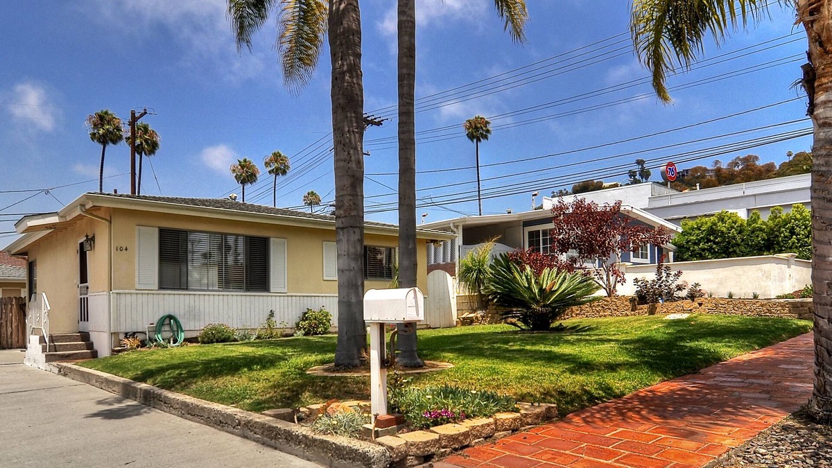 San Clemente House | Walk to Beach! Lovely San Clemente 2BD/1BA - Coastal Breezes!