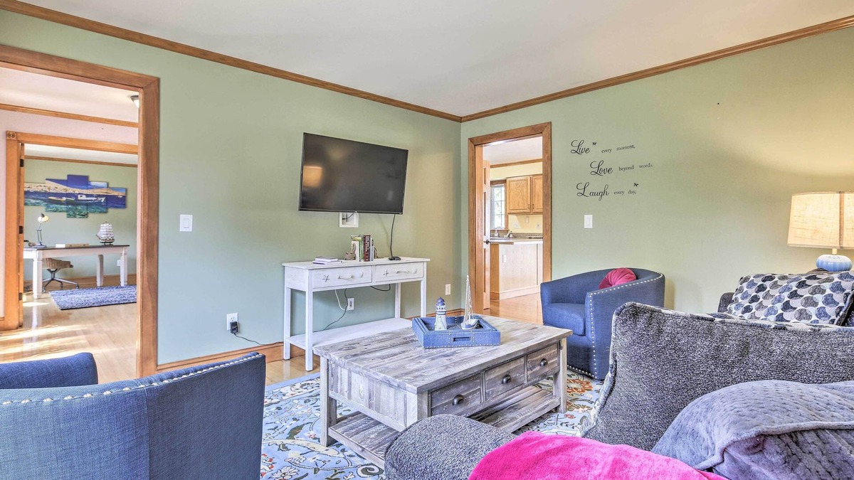 Buzzards Bay House | Walk to Beach on Buzzards Bay: Onset Home w/Deck!