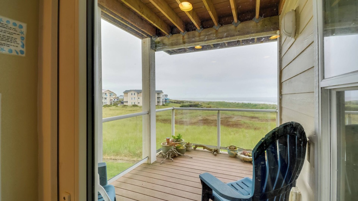 Westport Condo | Walk to Beach: ‘Panoramic Splendor’ Westport Condo