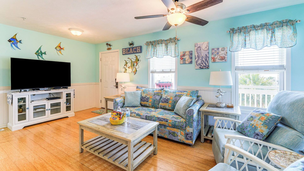 Surf City Condo | Walk to Beach & Pier: Quiet Retreat in Surf City