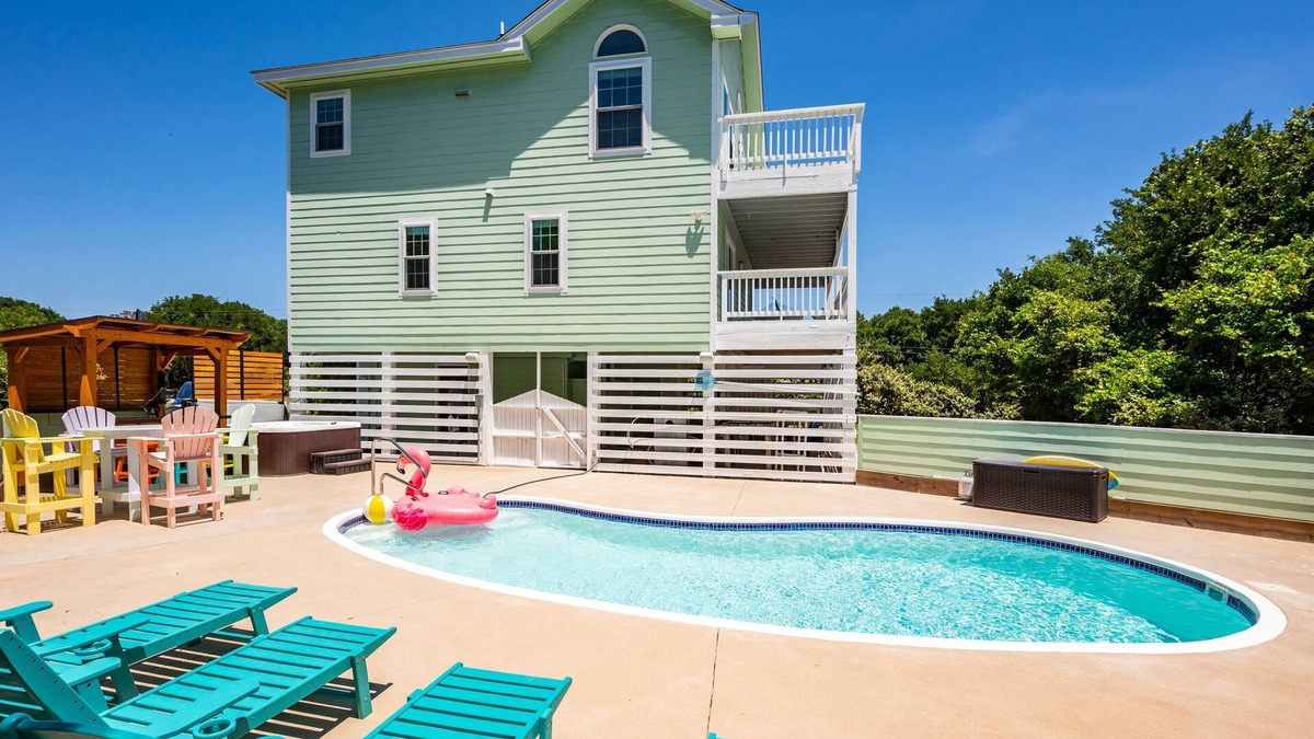 Tuckahoe House | Walk to Beach, Pool, Hot Tub, Dogs OK, Volleyball