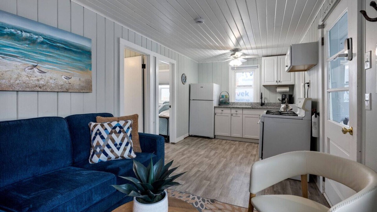 Hampton Apartment | Walk to beach unit 3
