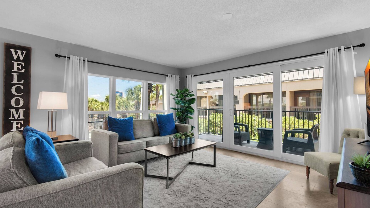 Fort Walton Beach Condo | ⛱️Walk to Beach-Pool+Hot tub-Fitness Area-Sea Oats 212☀️
