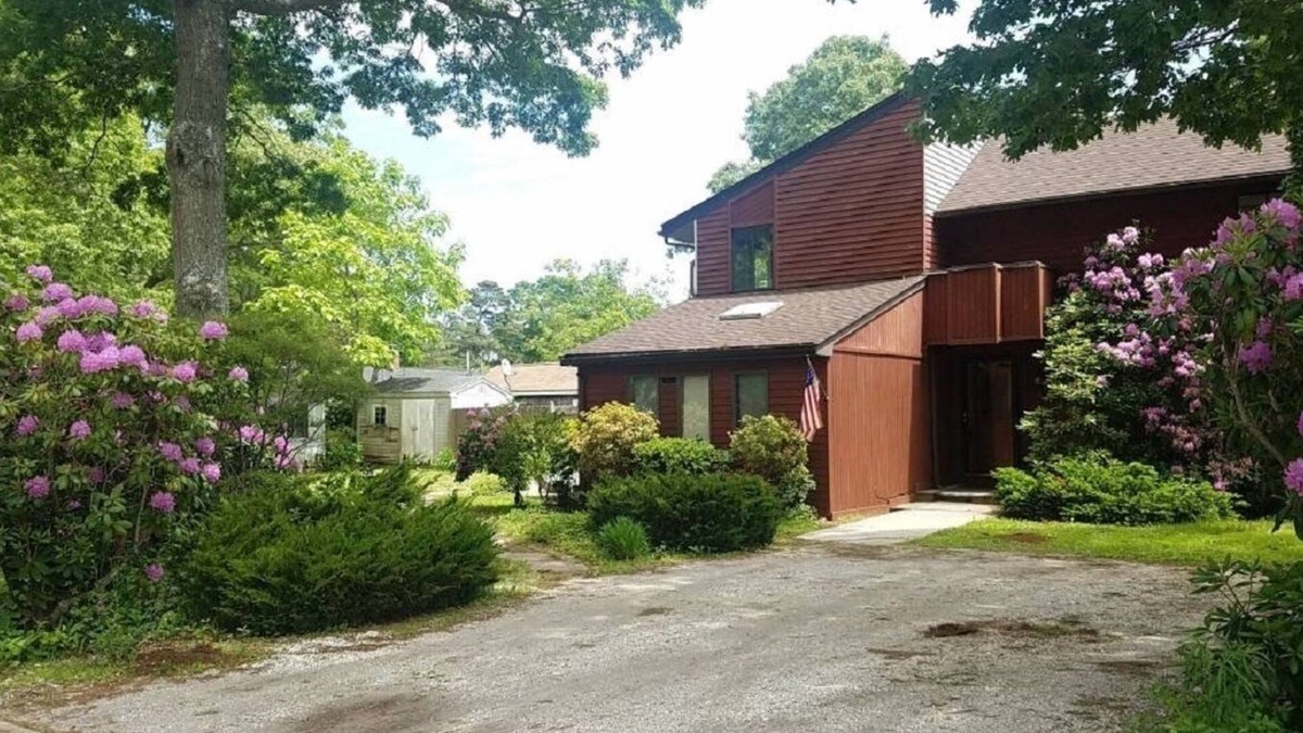 Wareham Center House | Walk to beach
