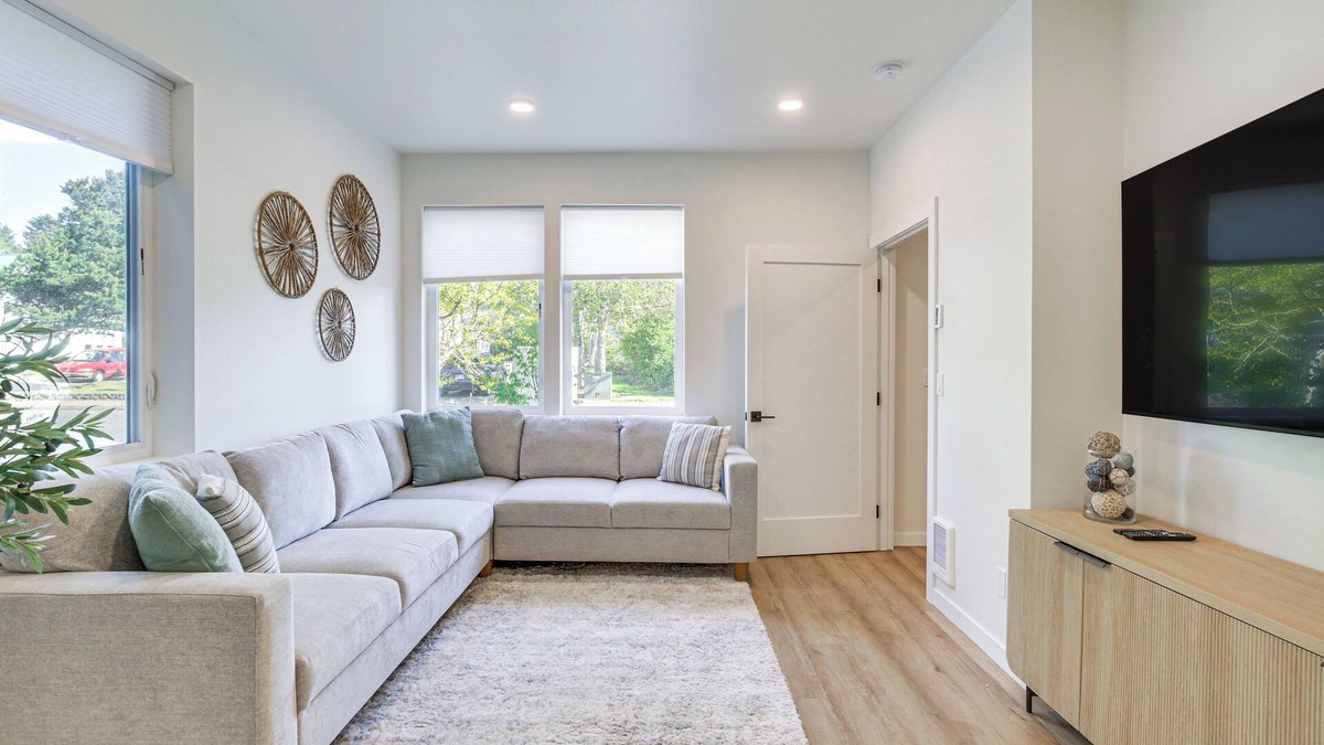 Lincoln City House | Walk to Beaches: 'Siletz Bay Bliss' Townhome