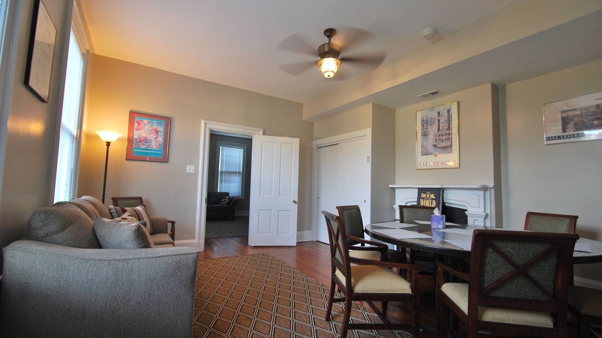 Covington House | Walk to Bengals and Reds and downtown Cincy. Easy Drive to Ark, walk to eat.